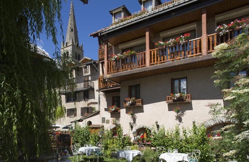 Monetier-les-Bains Hotel | L'Auberge du Choucas