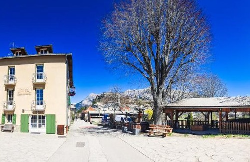 Saint-Vincent-les-Forts Apartment | L'Auberge