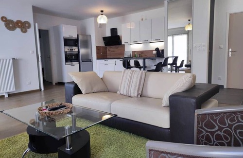 Faubourg-Raines Apartment | L'AuthentiCité, garden &parking in the city center