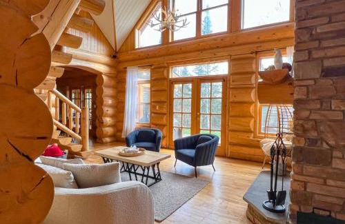 Fiddler Lake Resort Ski Chalet | L'Echo Boreal - Hot tub & Private Lake Access