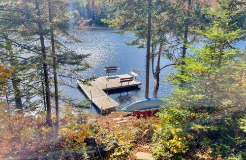 Fiddler Lake Resort Ski Chalet | L'Echo Boreal - Hot tub & Private Lake Access