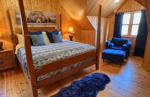 Fiddler Lake Resort Ski Chalet | L'Echo Boreal - Hot tub & Private Lake Access