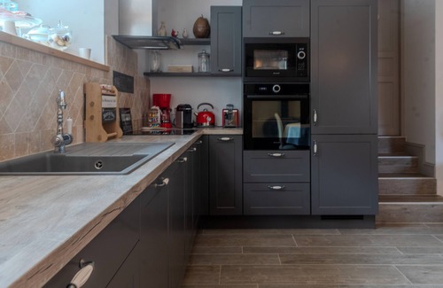 Yvrac-et-Malleyrand Apartment | L'Écrin de la Rose – Peaceful retreat with pool, nature, and pet-friendly accommodations.