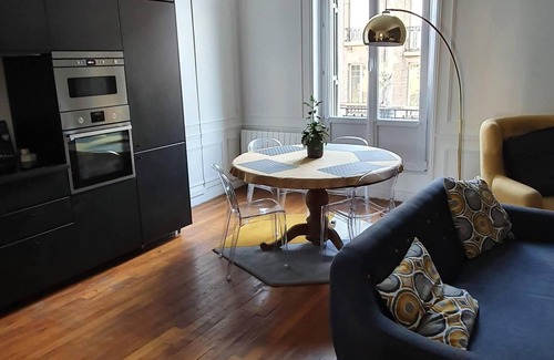 Reims City Centre Apartment | L'Ecu: a welcoming Haussmannian!