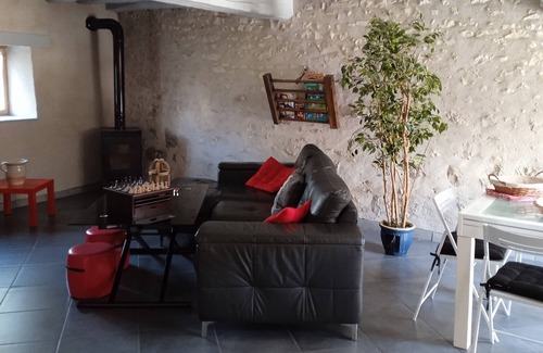 Azy House | L'Écurie de Lili is ideally located between Bourges and Sancerre, in a quiet country setting.