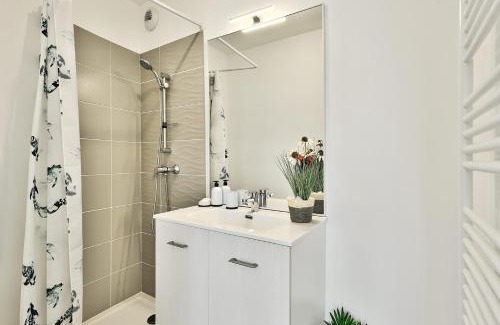 Grigny Apartment | L'Eden Urbain Proche Lyon, Terrasse, BBQ et Parking