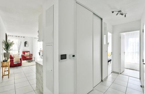 Grigny Apartment | L'Eden Urbain Proche Lyon, Terrasse, BBQ et Parking