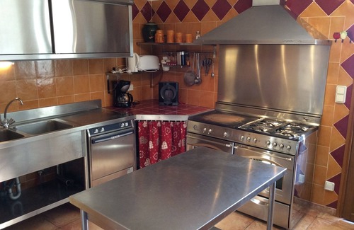 Propiac Apartment | L'Eglantier 1 - gite surrounded by nature facing Mont Ventoux, swimming pool