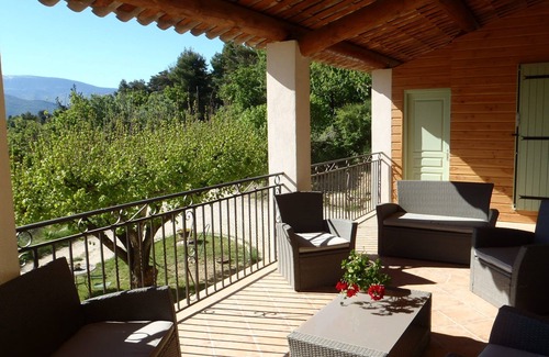 Propiac Apartment | L'Eglantier 1 - gite surrounded by nature facing Mont Ventoux, swimming pool