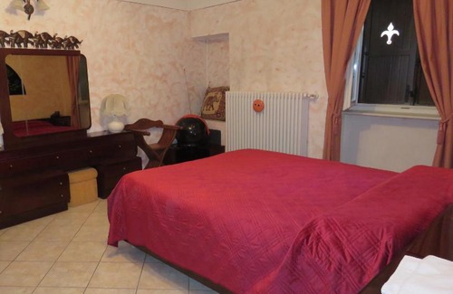 Roccasparvera Bed & Breakfast | L'Elefantino - Bed and Book