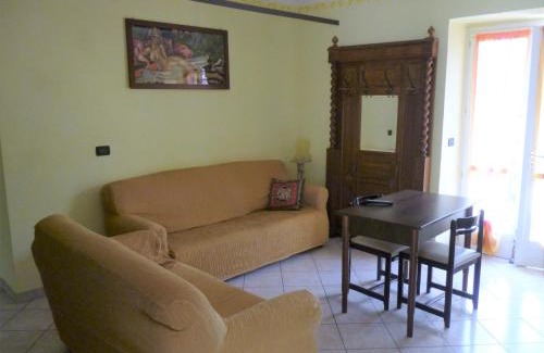 Roccasparvera Bed & Breakfast | L'Elefantino - Bed and Book