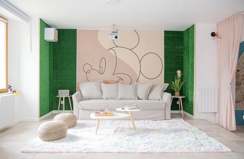 Crecy-la-Chapelle Apartment | L'enchantée, 6 pers, 15 min Disneyland Paris, Garden BBQ