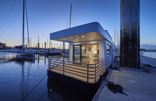 Kerroch Boat Rental | L'endroit, Lodge Boat