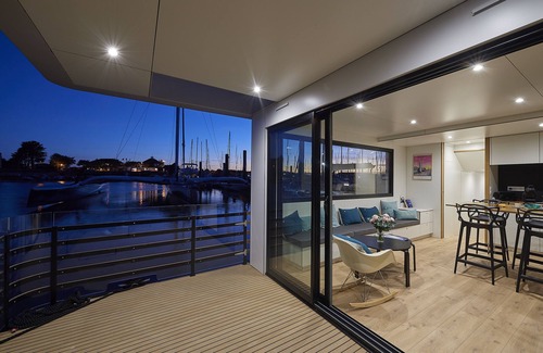 Kerroch Boat Rental | L'endroit, Lodge Boat