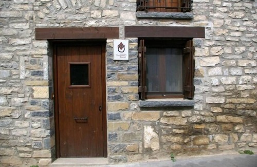Castiello de Jaca Cottage | L'Englata house for 12 people