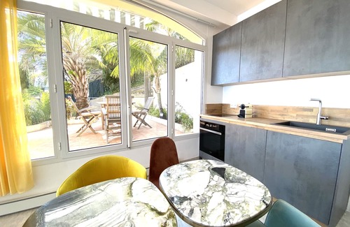 Menton Villa | L'ensoleillée Citronniers 52m² Exceptional view of the beach Terrace60m² beds5*