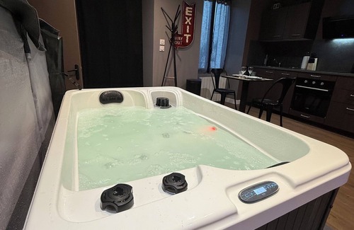 Estissac Apartment | L'escale en Othe with jacuzzi, immerse yourself in a unique getaway!