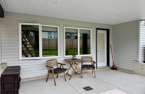 Langley House | L'espace Retreat. 2 Bedroom 1 Bathroom Opening Special