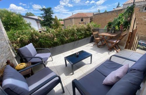 Puisserguier Apartment | L'esplanade, appartement en centre-ville au calme