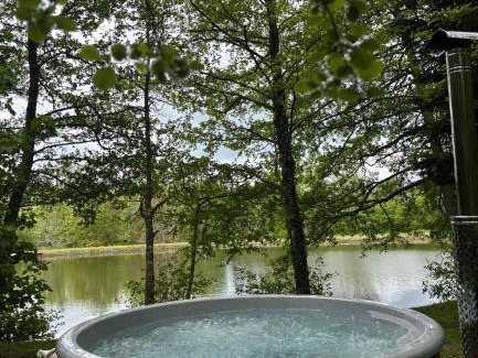 Manzat House | L'etang calme