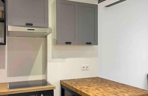 Margnolles - Rhone Apartment | L'Herbe ou Ville : Bright modern apartment downtown + Park