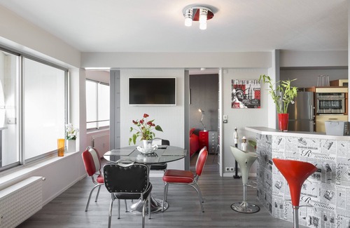 Bourg-l'Eveque Apartment | L'HORIZON - Appartement grand confort et vue sublime + parking