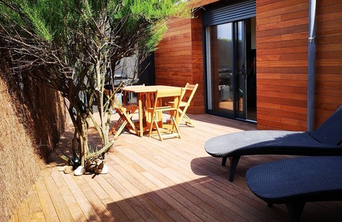 Kerroch Apartment | L'horizon - Seaside garden apartment 20 meters from the beach