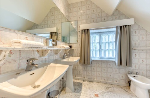 Comblain-la-tour Hotel | L'Imperi'Ale