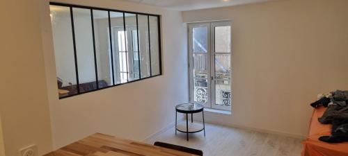 Villefranche-de-Rouergue Apartment | L'Indus 3 étoiles Wifi, Netflix, Disney, Coeur de Bastide