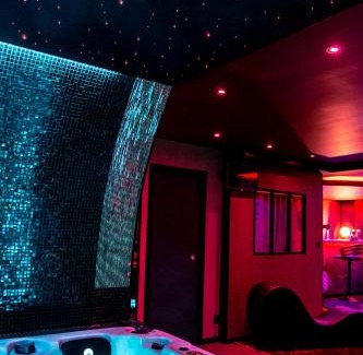 Lalande-Grand Selve Apartment | L'Insolite Spa Privatif 'Suite Luxueuse-Jacuzzi"