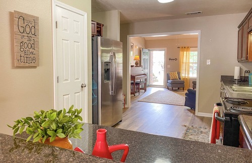 Nashville Condo | L👀K! 2 BR/2.5 bath Condo Near Lake & Airport