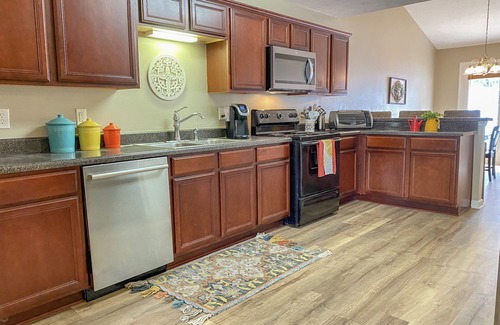 Nashville Condo | L👀K! 2 BR/2.5 bath Condo Near Lake & Airport