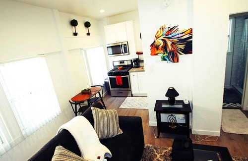 Belmont Shore Apartment | L@K 2 minute walk to the BEACH and the party street called 2nd Street!