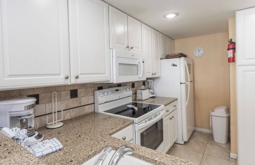 Gulf Lagoon Beach Condo | L@k Great Deals - D1102 Panama City Beach Gulf Front, 3 pools, Covered parking area!