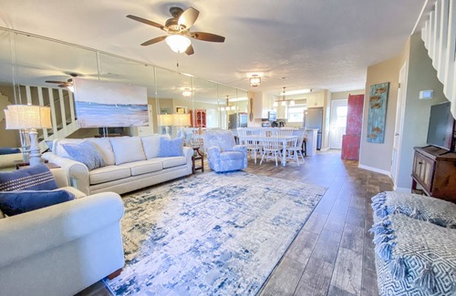 West Panama City Beach House | *L👀K! JUST RELISTED! PRIVATE BOAT LAUNCH — 5 Star ⭐️ ⭐️ ⭐️ Waterfront Condo!*