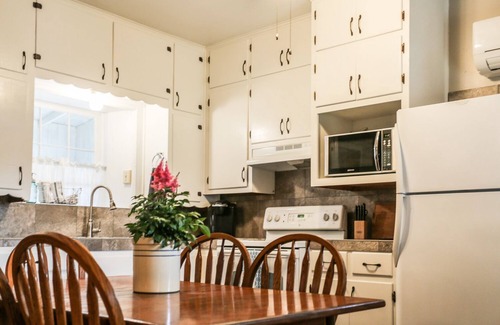 Harper Other | L&L River Haus | 2/2 Country Farmhouse | River Access | Hill Country Views