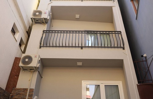 Korce Apartment | L&M Homes Korçë Cozy Apartment with Garden