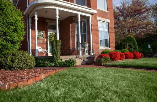 Henderson Bed & Breakfast | L&N Bed and Breakfast Ltd