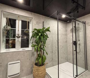 Boischatel Apartment | L Oasis Boheme Hot tub 2 Bedrooms