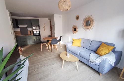 Quartier Capuche-Allies Apartment | L'olivier - Appartement moderne et chaleureux - TRAM et PARC