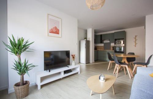 Quartier Capuche-Allies Apartment | L'olivier - Appartement moderne et chaleureux - TRAM et PARC