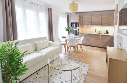 Bailly-Romainvilliers Apartment | L'Olivier 7min Disneyland Paris 4 persons + 1 baby with Parking/Balcony