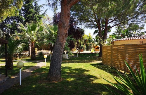Maraussan House | L'Olivier T3 gîte with heated pool in wooded grounds