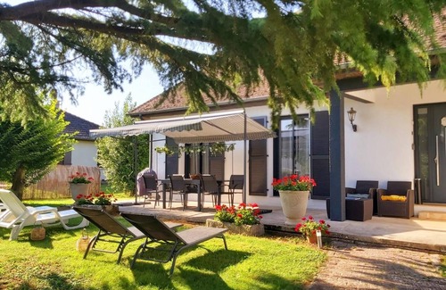Magny-Fouchard House | L'orée des Champs - Magny Fouchard