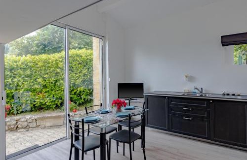 Saint-Romain-la-Virvee Apartment | L'orée des vignes
