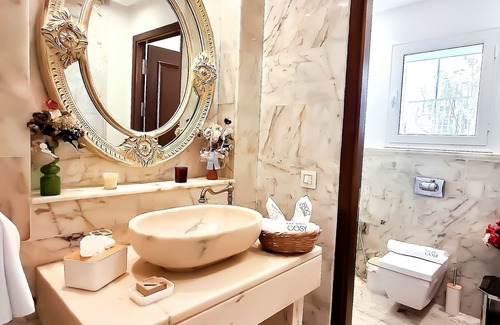 Les Berges Du Lac II House | L'Orchidée - Luxury Suites