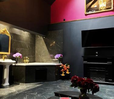 Flagy House | L'Orchidarium, maison élégante et romantique à Flagy - Loveroom en duplex