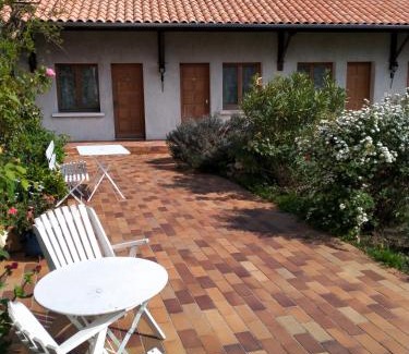 Vouzan Bed & Breakfast | L'oree du Bois - Chambres independante
