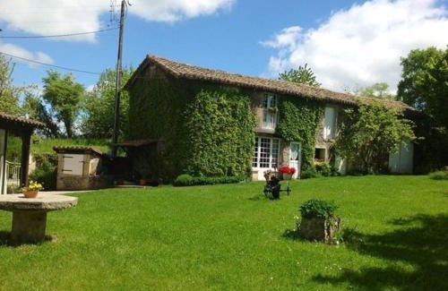 Sonnac Bed & Breakfast | L'Oustal Chambres et Tables d'Hôtes