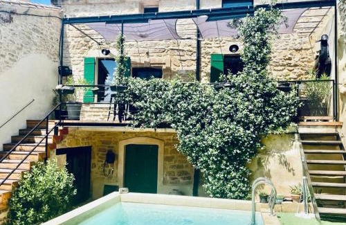 Vers-Pont-du-Gard Villa | L'Oustal Di Fabre - Villa avec piscine à Vers-Pont-du-Gard